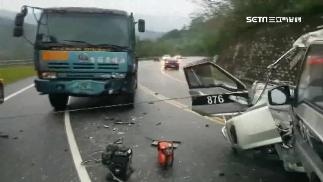 花蓮壽豐台11線　運鈔車車禍2人困