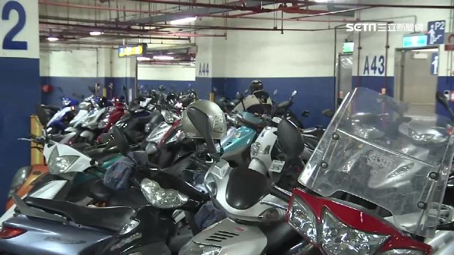 男牽機車「倒退嚕」　撞倒老翁致死