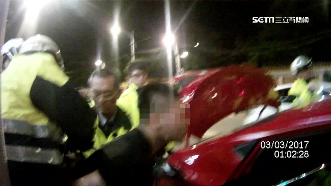 車內藏毒抓正著　毒蟲嗆：要找議員來