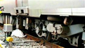 行人闖行交道(圖/翻攝畫面)