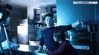 極品絕配／邵雨薇竟躲吳慷仁腋下取暖