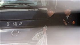 台北地方法院3日提訊涉及W飯店女模命案的「土豪哥」朱家龍（左），召開羈押庭。中央社記者鄭傑文 106年3月3日