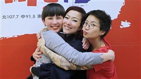 鄭秀文 娃娃 魏如萱 圖/HitFM提供