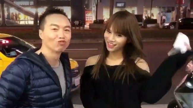 吳鈴山玩配對　竟要和小A辣交換口水