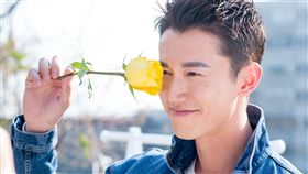 感性發文推新戲　吳慷仁曝《極品絕配》是愛情動作片？ 