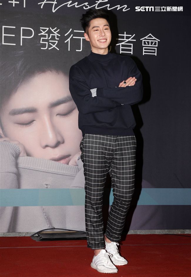 歌壇新人實力派歌手李建軒經歷各種比賽累積歌唱及舞台經驗（3）日發行創作EP。（記者邱榮吉/攝影）