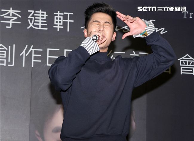 歌壇新人實力派歌手李建軒經歷各種比賽累積歌唱及舞台經驗（3）日發行創作EP。（記者邱榮吉/攝影）