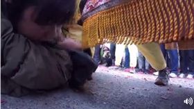 白沙屯媽祖，遶境，鑾轎，母子（圖／翻攝自臉書）