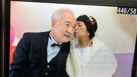 婚紗照被照相館弄丟  癌末患者重溫婚禮
70歲的癌末患者黃奶奶因為當年結婚照被照相館弄丟而
遺憾不已，台中醫院安寧病房為黃奶奶圓夢，找來親友
及彩妝師等，讓黃奶奶穿上婚紗與先生重溫一場美麗的
婚禮。
（台中醫院提供）
中央社記者郝雪卿傳真  106年3月3日