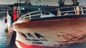 屏東琉球籍漁船興川吉號上個25日進緬甸卸貨後，被緬甸扣押在高當港，至今扣押1個多月，琉球區漁會3日接獲家屬通報後，已請外交部及漁業署了解及營救(中央社)