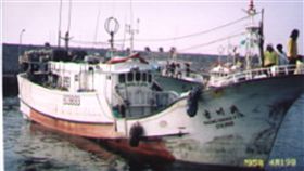 屏東琉球籍漁船興川吉號上個25日進緬甸卸貨後，被緬甸扣押在高當港，至今扣押1個多月，琉球區漁會3日接獲家屬通報後，已請外交部及漁業署了解及營救(中央社)