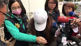 梁女刻意躲避監視器鏡頭，面對口罩鐵證仍裝傻，並將一切罪責推給男友，蛇蠍心腸可見一斑（楊忠翰攝）