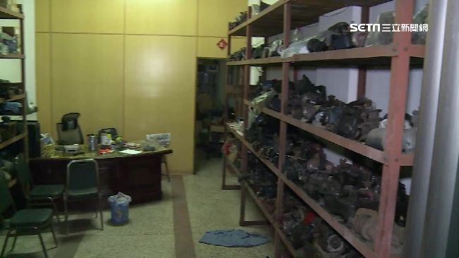 汽車材料行貨架倒　負責人遭重壓不治