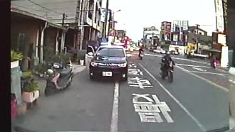 男子大腿中彈　聞警車聲竟拔腿就跑！