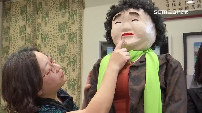 花媽嘴角竟流血？超「詭」布偶嚇壞人