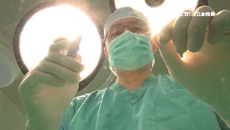 手術室帶手機！護理師拍開顱照PO網