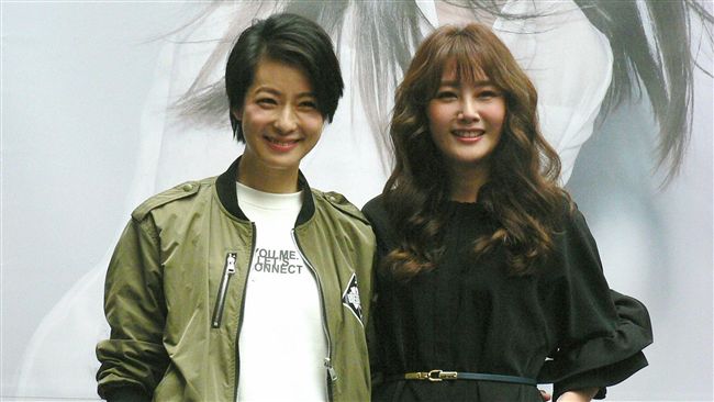 賴雅妍帥氣短髮亮相　驚喜力挺陶嫚曼