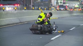 疑閃車自撞電線桿　騎士1重傷1輕傷