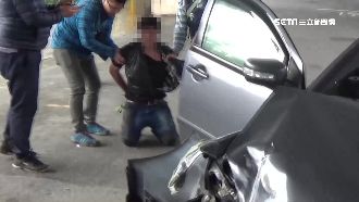 洗劫老翁案逃犯　衝撞警車落跑遭壓制