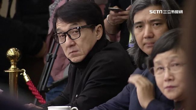 成龍會負責孩子跳票　名嘴：人渣之友