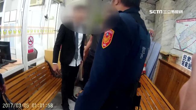 父被岳父友人打傷　新郎三字經亂嗆警
