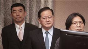 內政部警政署長陳國恩（中）6日在立法院表示，19人未依性侵害犯罪防治法到警察機關報到，將造冊列管並追捕。（圖／中央社）