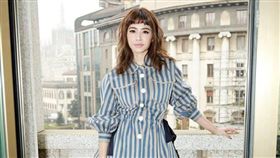 蔡依林不畏身高差　超強氣勢完勝超模貝拉。資料來源：蔡依林臉書