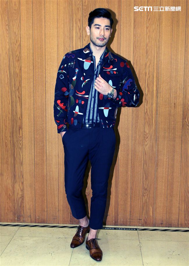 高以翔演八點檔與大學生打工妹焦俊艷，迅速墜入愛河。（記者邱榮吉/攝影）