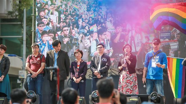 發起「小蜜蜂」　婚姻平權的對話之路