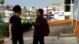 甩棍VS拳頭！賣場上演真人格鬥秀