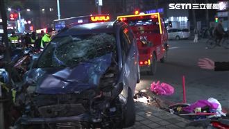 暴衝撞騎士1死12傷　駕駛酒測超標