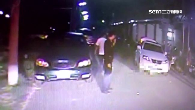 「載我老婆」 醋夫拐杖砸車反遭輾斃