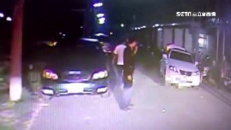 「載我老婆」 醋夫拐杖砸車反遭輾斃