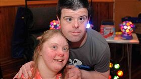 英國，唐氏症情侶（圖／翻攝自每日郵報）