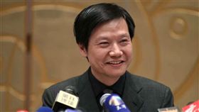 雷軍：台灣製晶片 有世界絕對領先優勢
中國大陸小米科技董事長雷軍6日指出，台灣如台積電
等廠商生產的晶片，功能上有「世界絕對領先的優勢」
，小米首度自製的晶片就有台積電的支持，未來希望能
與台灣業者深入合作。
中央社記者邱國強北京攝  106年3月6日