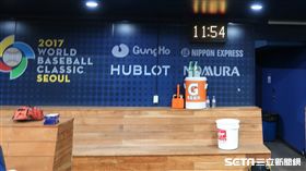 高尺巨蛋休息室裡架上計時器（圖／記者王怡翔攝）