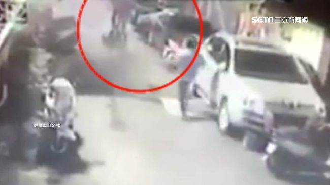 下班回家遭追擊　被害人遭陌生男狂毆