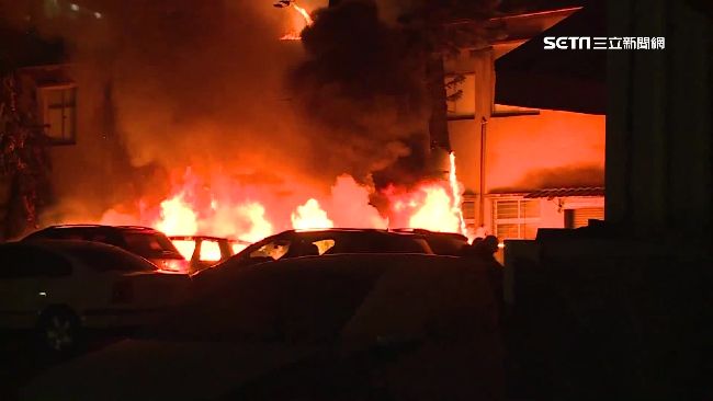 汽修廠半夜大火　9車遭波及面目全非