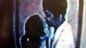 華采慧死前與前夫許碧誠擁吻，破案關鍵。圖／監視器畫面翻拍