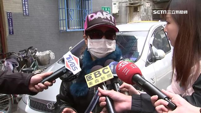 梁女獲釋擁母哭：我是網美沒必要嫉妒