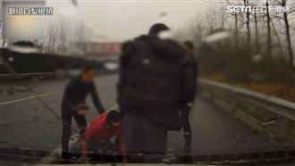 兩車擦撞變群毆　高速公路變格鬥場