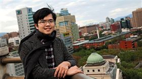 林祖儀本來在沃草擔任發言人，柳林瑋離職後才臨危受命擔任執行長。
