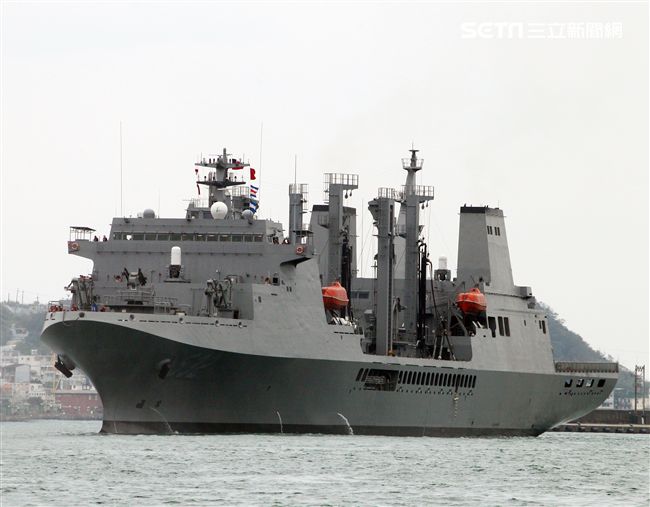 海軍106年敦睦遠航訓練支隊停泊基隆港口開放參觀，參與的磐石軍艦首次停靠基隆港。（記者邱榮吉/攝影）