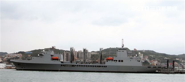 海軍106年敦睦遠航訓練支隊停泊基隆港口開放參觀，參與的磐石軍艦首次停靠基隆港。（記者邱榮吉/攝影）