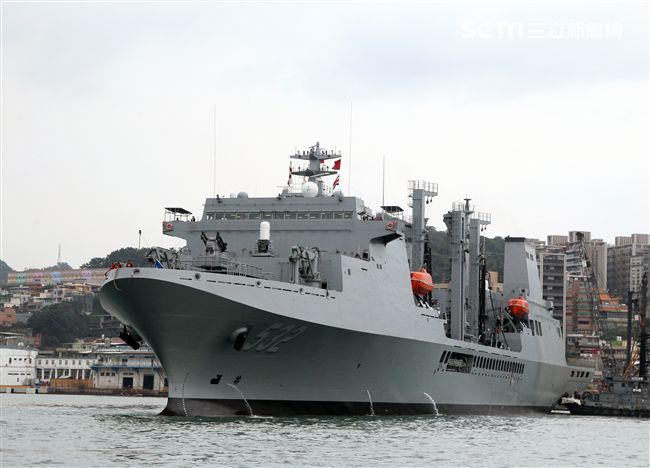 海軍106年敦睦遠航訓練支隊停泊基隆港口開放參觀，參與的磐石軍艦首次停靠基隆港。（記者邱榮吉/攝影）
