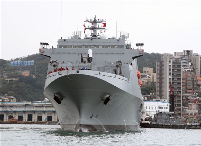 海軍106年敦睦遠航訓練支隊停泊基隆港口開放參觀，參與的磐石軍艦首次停靠基隆港。（記者邱榮吉/攝影）