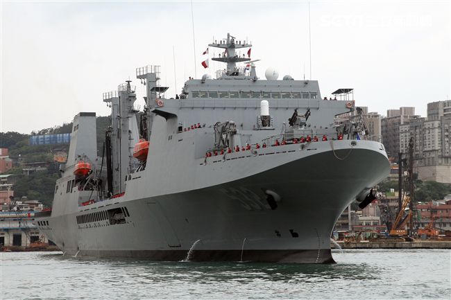 海軍106年敦睦遠航訓練支隊停泊基隆港口開放參觀，參與的磐石軍艦首次停靠基隆港。（記者邱榮吉/攝影）