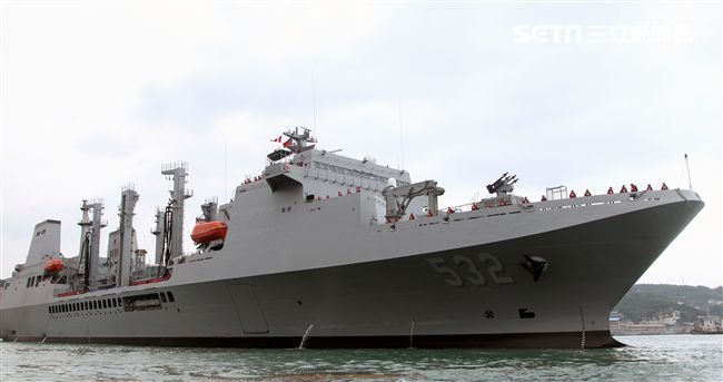 海軍106年敦睦遠航訓練支隊停泊基隆港口開放參觀，參與的磐石軍艦首次停靠基隆港。（記者邱榮吉/攝影）