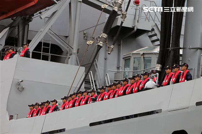 海軍106年敦睦遠航訓練支隊停泊基隆港口開放參觀，參與的磐石軍艦首次停靠基隆港。（記者邱榮吉/攝影）