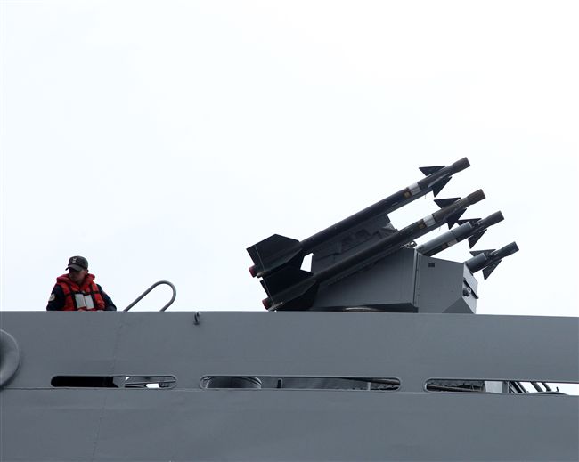 海軍106年敦睦遠航訓練支隊停泊基隆港口開放參觀，參與的磐石軍艦首次停靠基隆港。（記者邱榮吉/攝影）